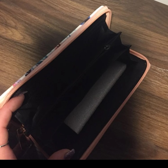 Flowered Wallet - Picture 5 of 6